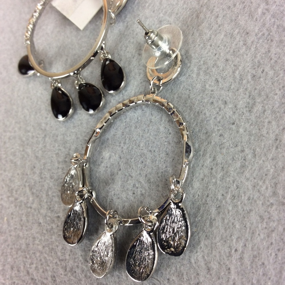 NWT Pretty Circle Earrings - Picture 3 of 3